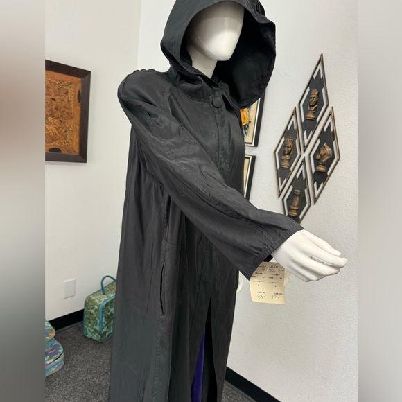 Reversible Black hooded Cape/ Rain - Picture 13 of 14